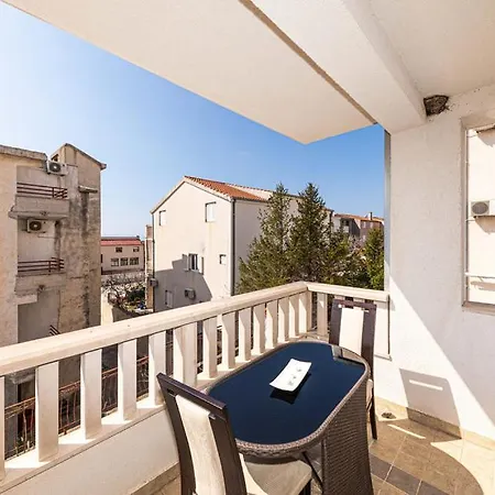 Lenko Apartment *